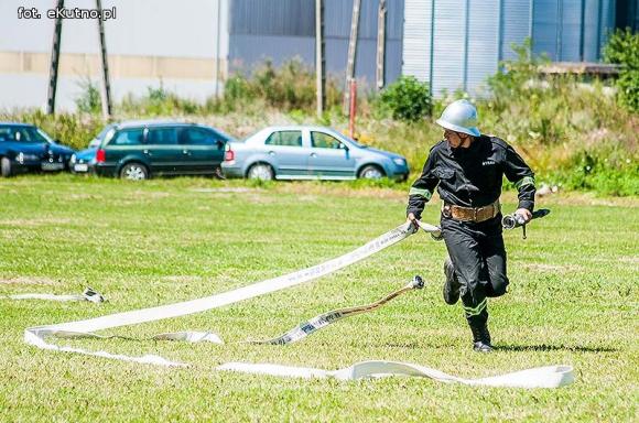 Zawody strażackie w Oporowie. OSP Skórzewa górą