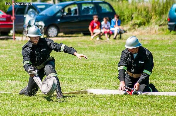 Zawody strażackie w Oporowie. OSP Skórzewa górą
