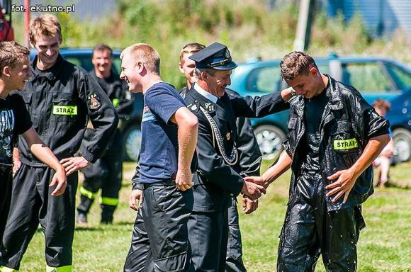 Zawody strażackie w Oporowie. OSP Skórzewa górą