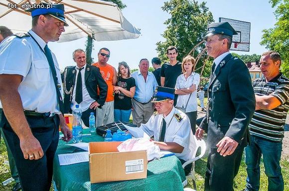 Zawody strażackie w Oporowie. OSP Skórzewa górą