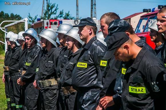 Zawody strażackie w Oporowie. OSP Skórzewa górą