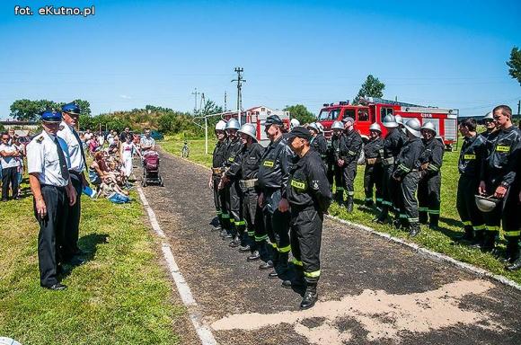 Zawody strażackie w Oporowie. OSP Skórzewa górą