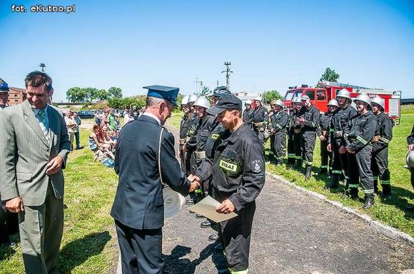 Zawody strażackie w Oporowie. OSP Skórzewa górą