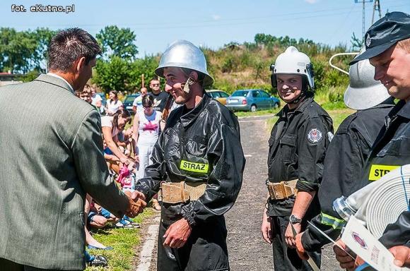Zawody strażackie w Oporowie. OSP Skórzewa górą