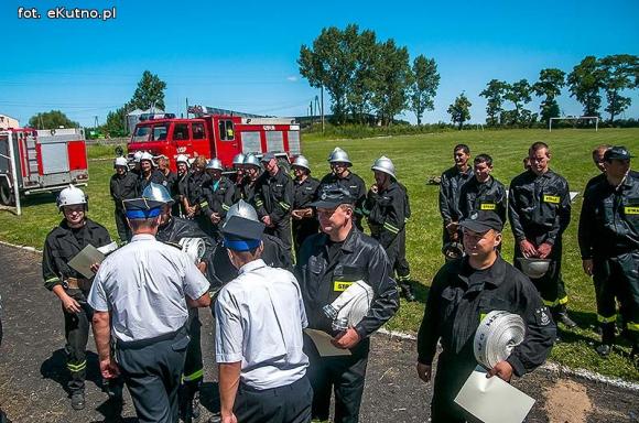 Zawody strażackie w Oporowie. OSP Skórzewa górą