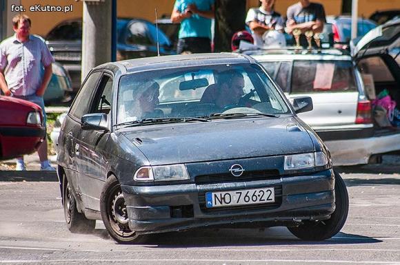  Tomasz Cieślak wygrał rajd na Placu Wolności