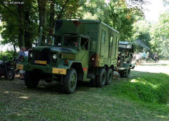 Polemika z filmowym obrazem gladiatorów i szermierze na zlocie w Leszczynku