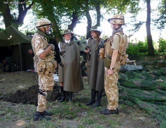 Polemika z filmowym obrazem gladiatorów i szermierze na zlocie w Leszczynku