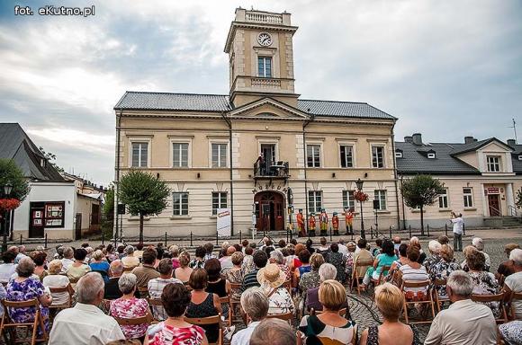 IV Letni Festiwal Muzyczny otwarty w piękny letni wieczór