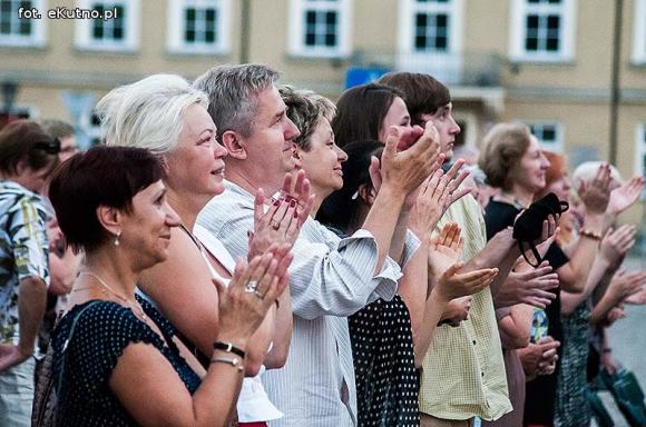 IV Letni Festiwal Muzyczny otwarty w piękny letni wieczór