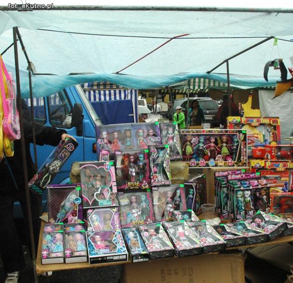 Odpustowe atrakcje: Lalka śpiewająca Gangnam style, krasnoludy w loterii i biszkoptowe obwarzanki