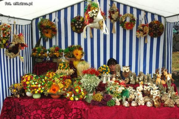 Odpustowe atrakcje: Lalka śpiewająca Gangnam style, krasnoludy w loterii i biszkoptowe obwarzanki