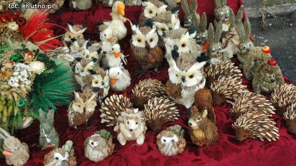 Odpustowe atrakcje: Lalka śpiewająca Gangnam style, krasnoludy w loterii i biszkoptowe obwarzanki