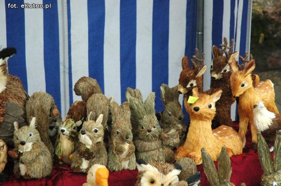 Odpustowe atrakcje: Lalka śpiewająca Gangnam style, krasnoludy w loterii i biszkoptowe obwarzanki