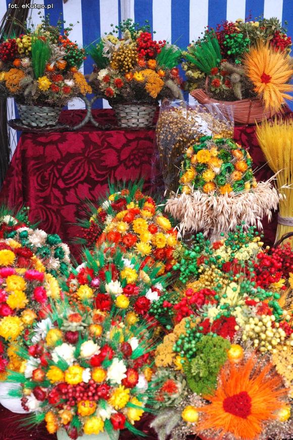 Odpustowe atrakcje: Lalka śpiewająca Gangnam style, krasnoludy w loterii i biszkoptowe obwarzanki