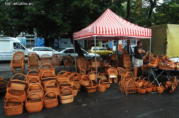 Odpustowe atrakcje: Lalka śpiewająca Gangnam style, krasnoludy w loterii i biszkoptowe obwarzanki