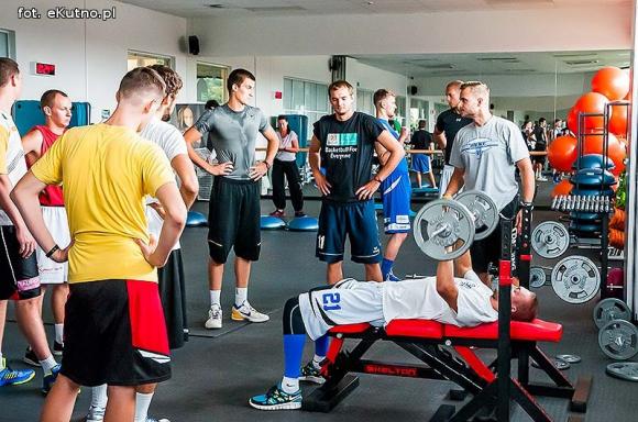 Koszykarze KKS Pro-Basket Kutno na zajęciach Magic Bar