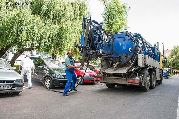 Fekalia zalewają piwnice mieszkańców Warszawskiego Przedmieścia