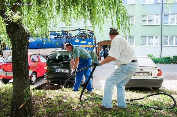 Fekalia zalewają piwnice mieszkańców Warszawskiego Przedmieścia