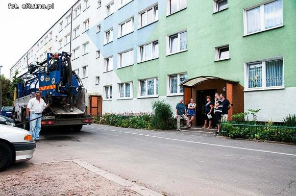 Fekalia zalewają piwnice mieszkańców Warszawskiego Przedmieścia