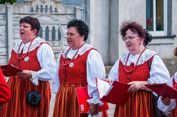  Zboża z pól sprzątnięte tradycja więc każe by godnie to uczcili wszyscy gospodarze