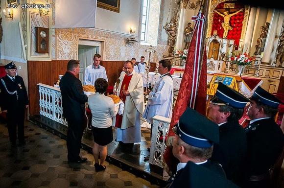  Zboża z pól sprzątnięte tradycja więc każe by godnie to uczcili wszyscy gospodarze