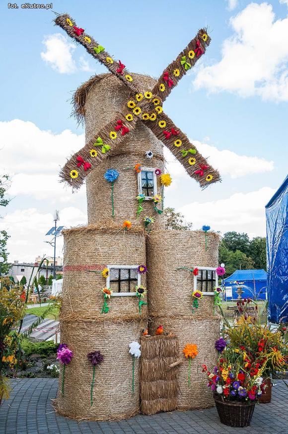  Zboża z pól sprzątnięte tradycja więc każe by godnie to uczcili wszyscy gospodarze