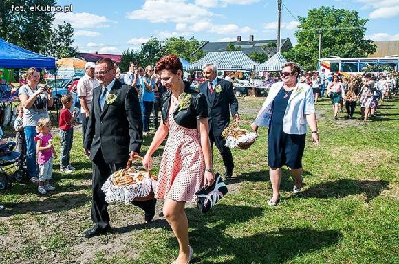  Zboża z pól sprzątnięte tradycja więc każe by godnie to uczcili wszyscy gospodarze
