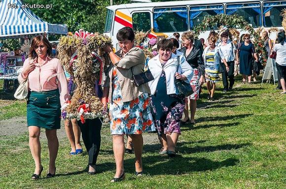  Zboża z pól sprzątnięte tradycja więc każe by godnie to uczcili wszyscy gospodarze