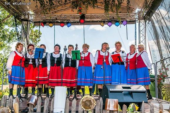  Zboża z pól sprzątnięte tradycja więc każe by godnie to uczcili wszyscy gospodarze