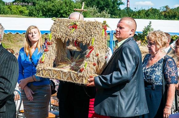  Zboża z pól sprzątnięte tradycja więc każe by godnie to uczcili wszyscy gospodarze