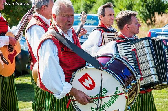  Zboża z pól sprzątnięte tradycja więc każe by godnie to uczcili wszyscy gospodarze