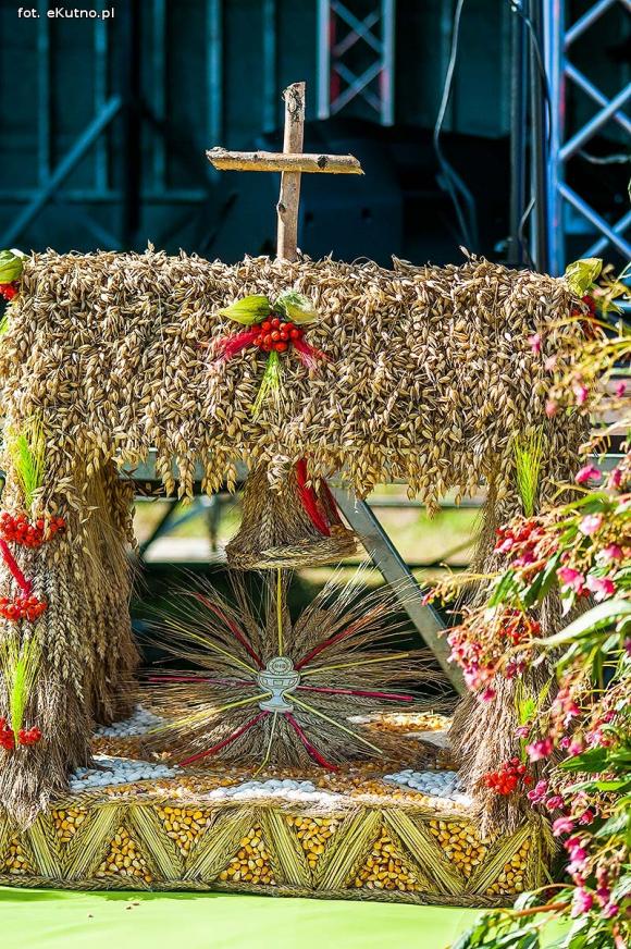  Zboża z pól sprzątnięte tradycja więc każe by godnie to uczcili wszyscy gospodarze