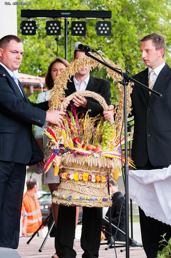 Od myszy po cesarza wszyscy żyją z gospodarza. Dożynki w gminie Krzyżanów