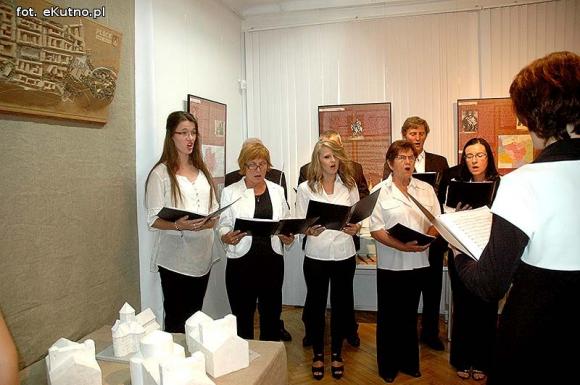 Zobaczcie w kutnowskim muzeum: denary krzyżowe spod Sieciechowa, kopia drzwi gnieźnieńskich i stauroteka