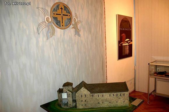 Zobaczcie w kutnowskim muzeum: denary krzyżowe spod Sieciechowa, kopia drzwi gnieźnieńskich i stauroteka