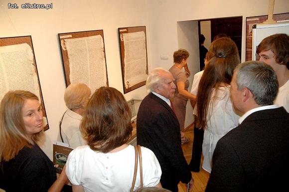 Zobaczcie w kutnowskim muzeum: denary krzyżowe spod Sieciechowa, kopia drzwi gnieźnieńskich i stauroteka