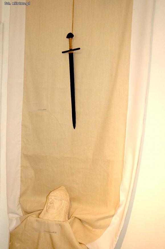 Zobaczcie w kutnowskim muzeum: denary krzyżowe spod Sieciechowa, kopia drzwi gnieźnieńskich i stauroteka