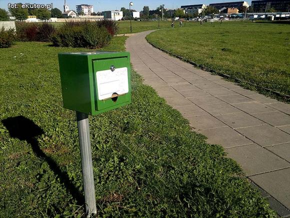 Czytelnicy pytają: Dlaczego nie ma torebek na kupy w dystrybutorach?