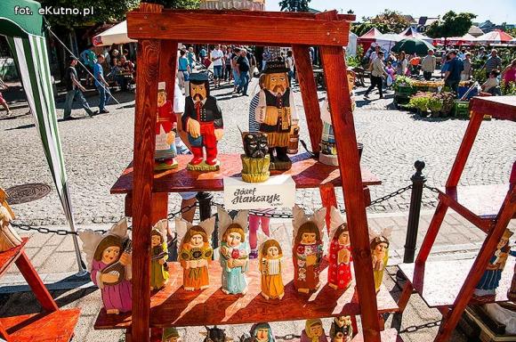 Wędliny, wypieki i piwo. Jarmark różany trwa