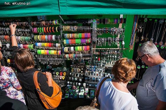 Wędliny, wypieki i piwo. Jarmark różany trwa