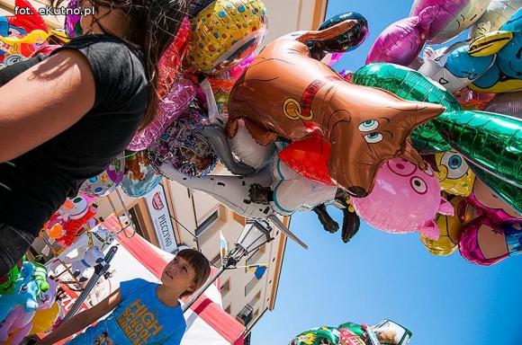 Wędliny, wypieki i piwo. Jarmark różany trwa