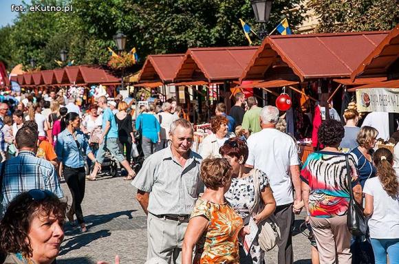 Wędliny, wypieki i piwo. Jarmark różany trwa