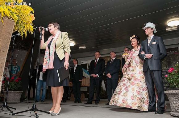 Pachnące róże i motyle na wystawie 