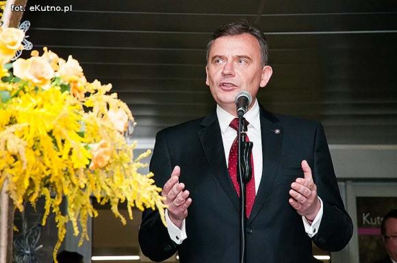 Pachnące róże i motyle na wystawie 