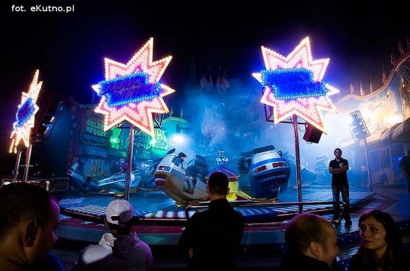 Wieczorne szaleństwa w lunaparku