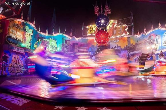 Wieczorne szaleństwa w lunaparku