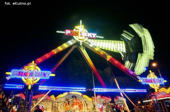 Wieczorne szaleństwa w lunaparku