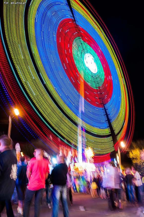 Wieczorne szaleństwa w lunaparku