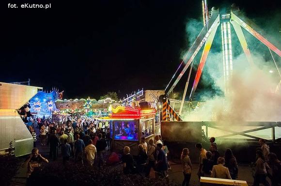 Wieczorne szaleństwa w lunaparku